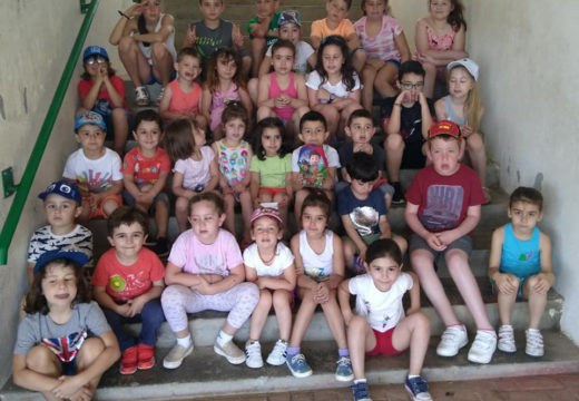 Trinta e cinco nenos e nenas participan no campamento de verán do Concello de Frades